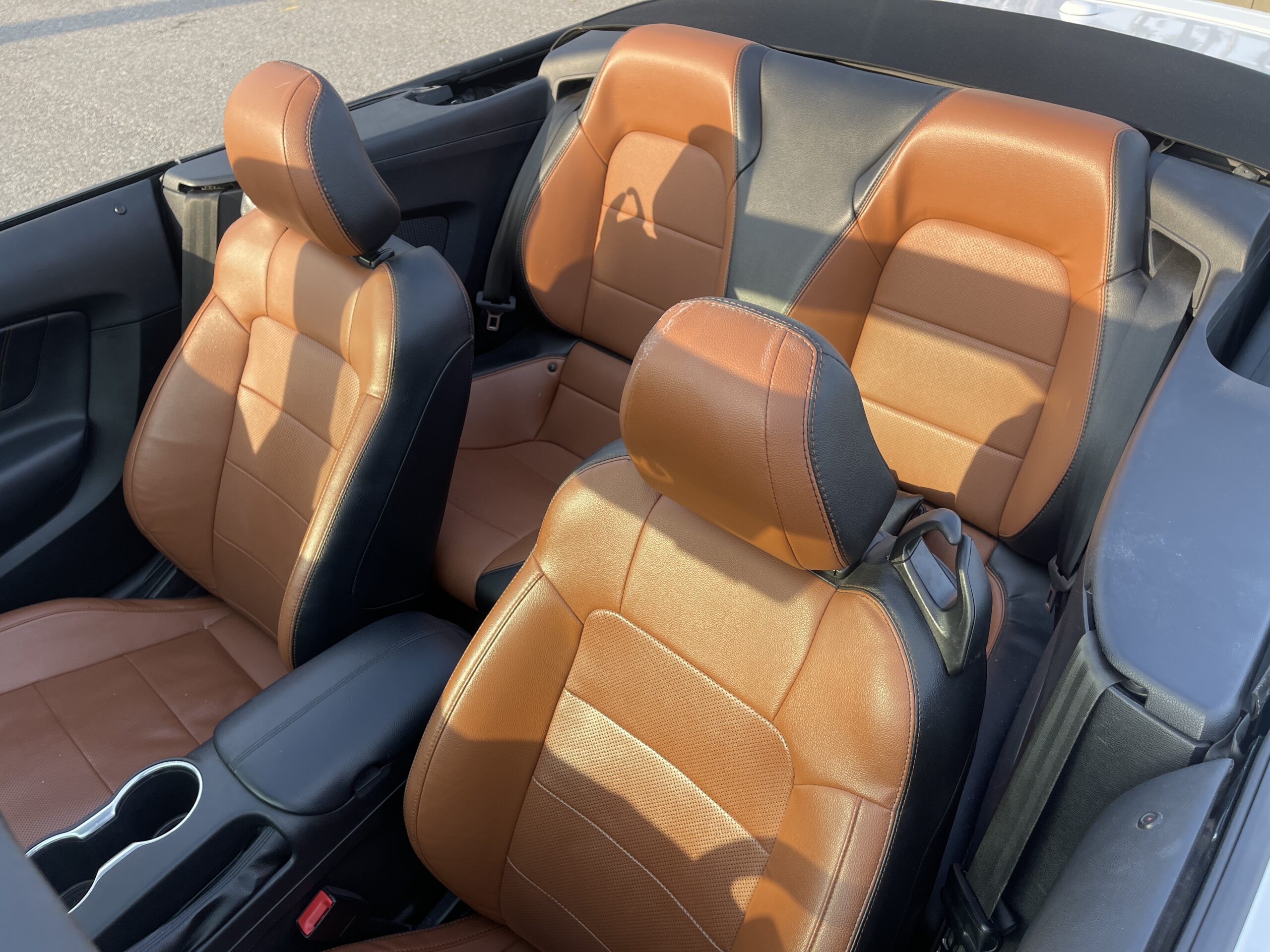Аренда оранжевого медного кабриолета Ford Mustang cabrio фото салона